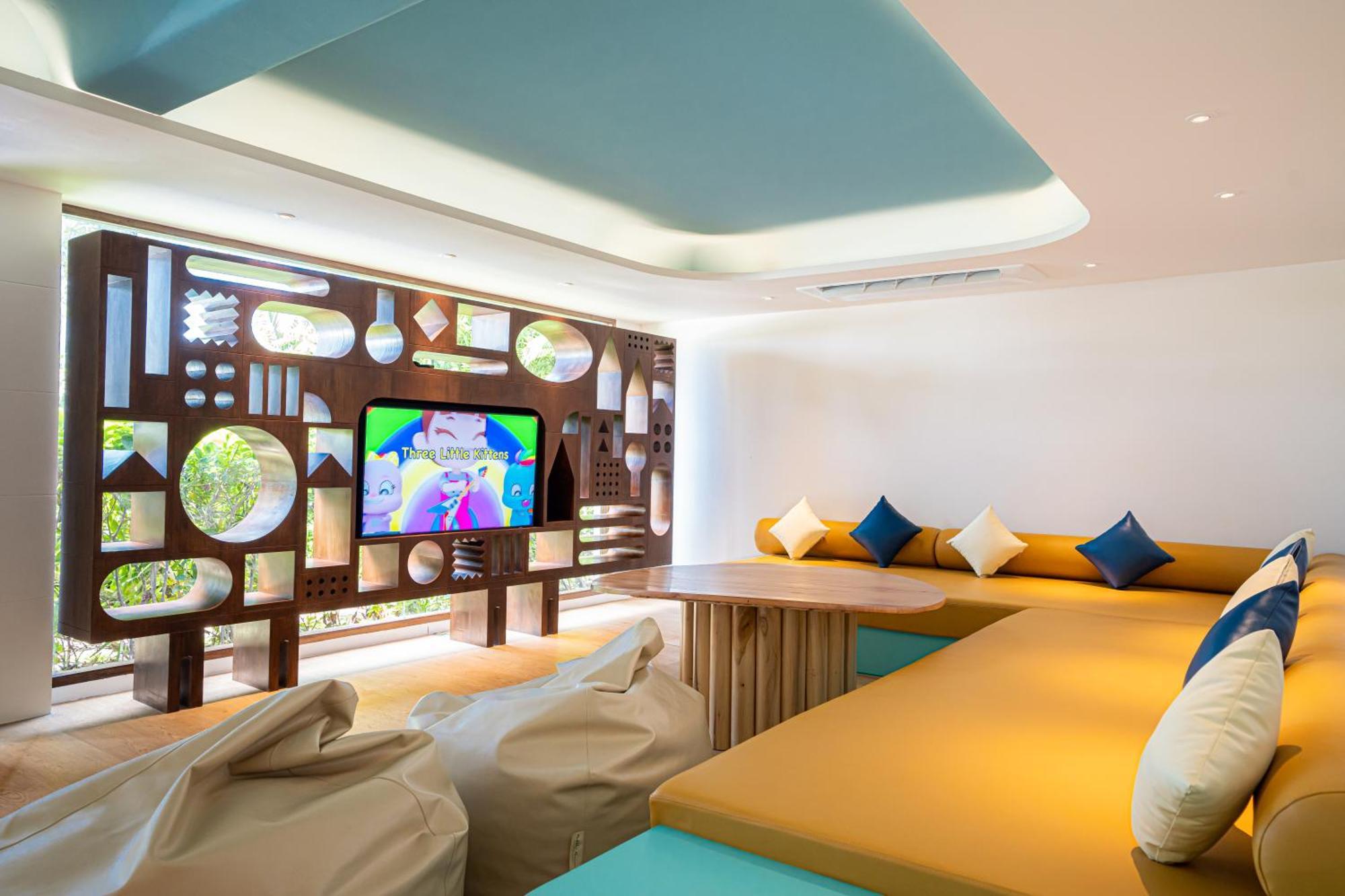 Hotel Barcelo Coconut Island, Phuket Extérieur photo The interior of the lounge