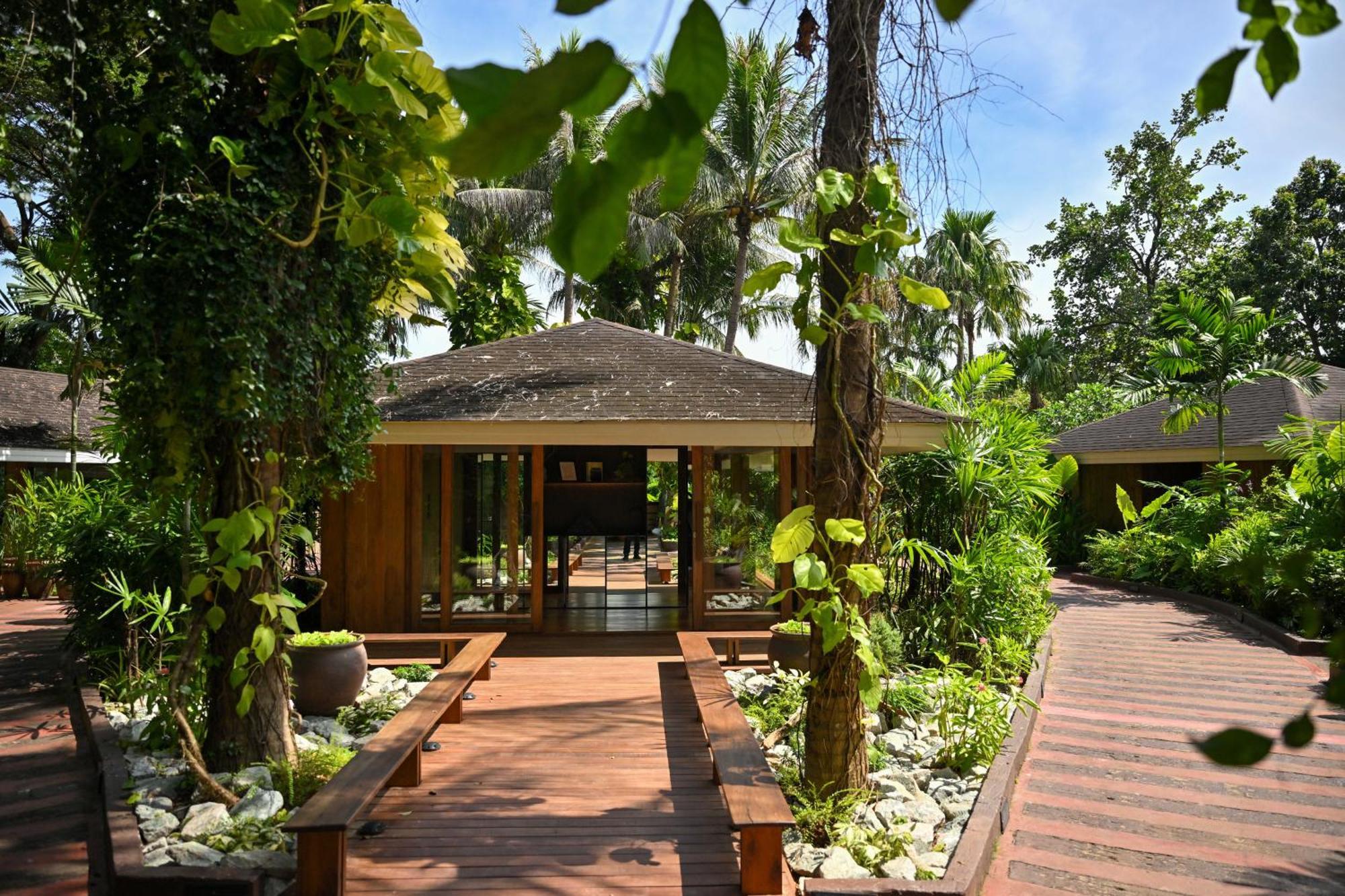 Hotel Barcelo Coconut Island, Phuket Extérieur photo The spa at the resort