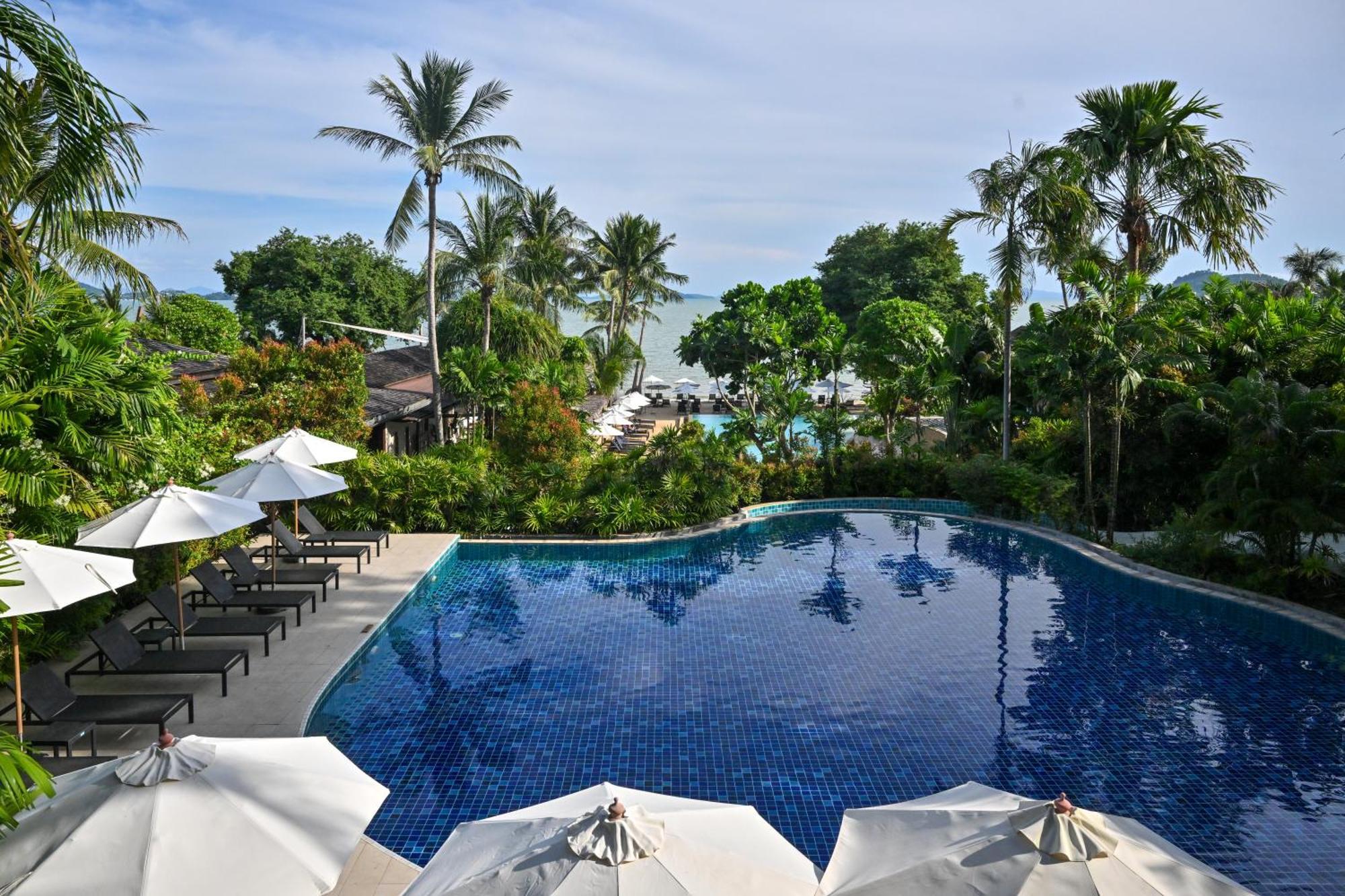 Hotel Barcelo Coconut Island, Phuket Extérieur photo The swimming pool at the resort