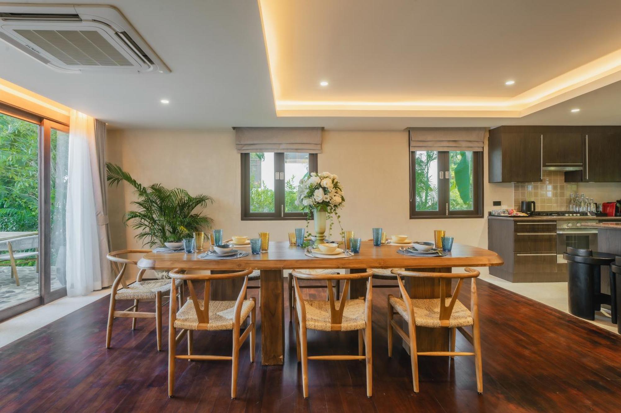 Hotel Barcelo Coconut Island, Phuket Extérieur photo A dining room in a house