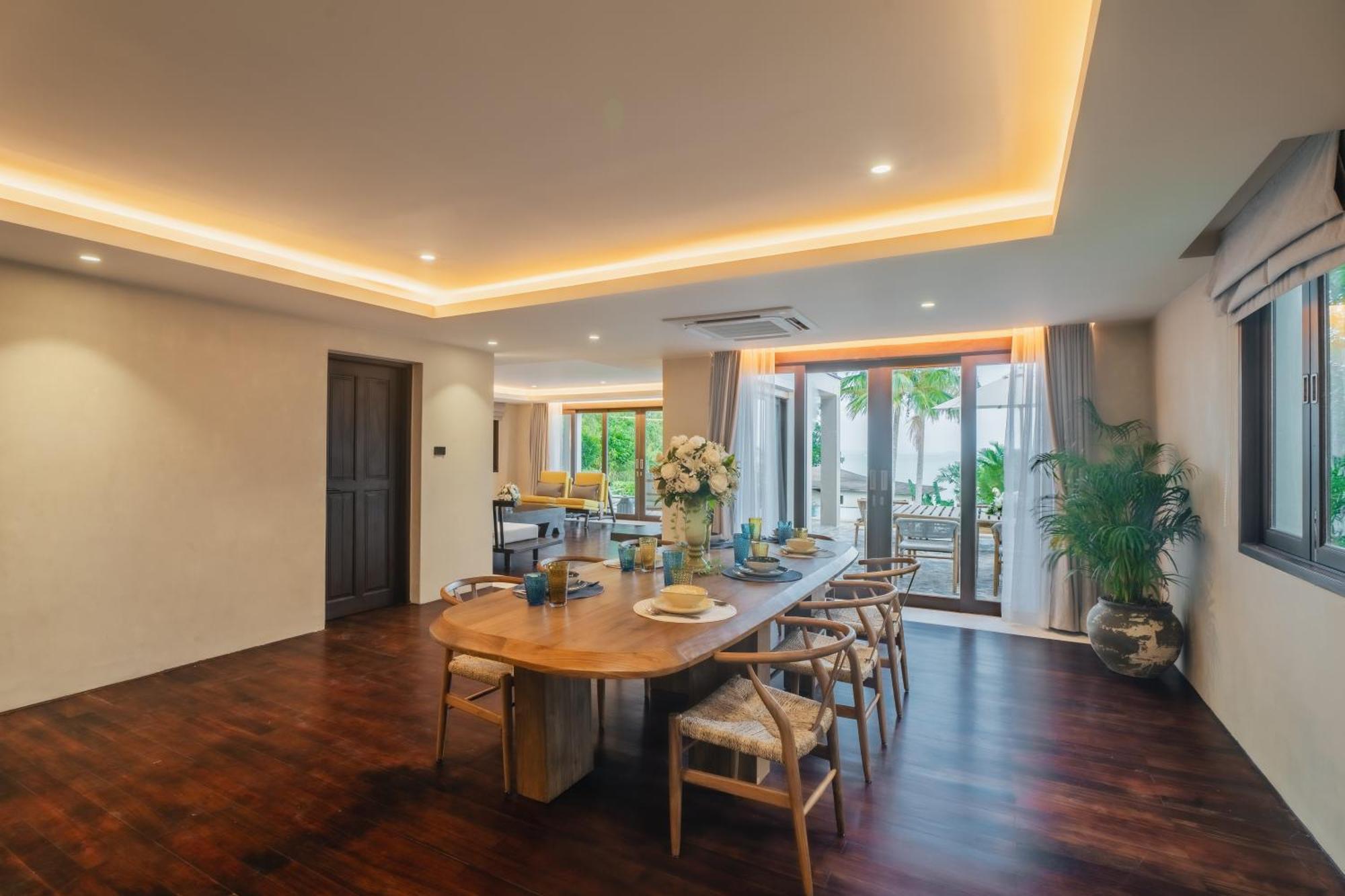 Hotel Barcelo Coconut Island, Phuket Extérieur photo A dining room in a house