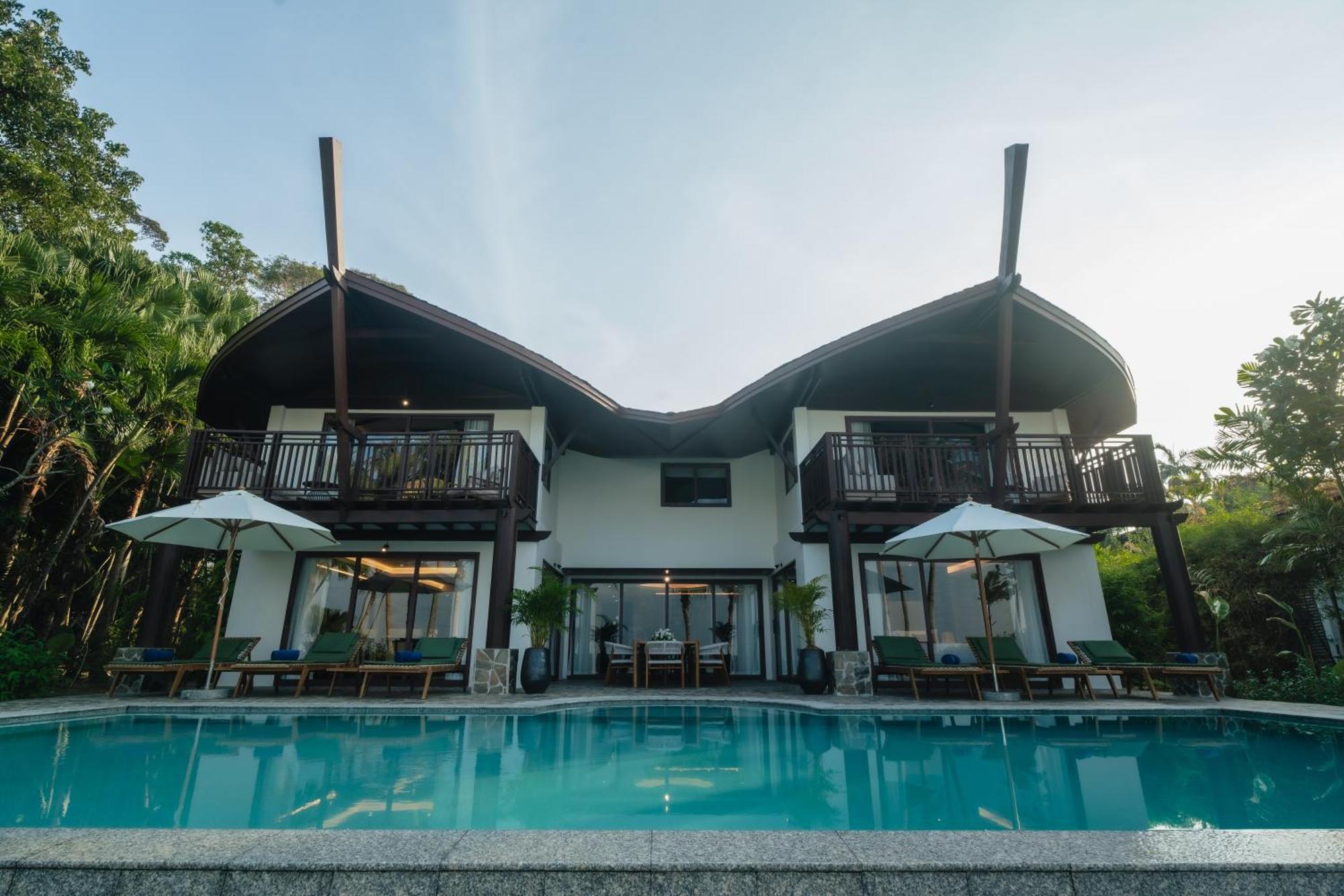 Hotel Barcelo Coconut Island, Phuket Extérieur photo Villa at the resort