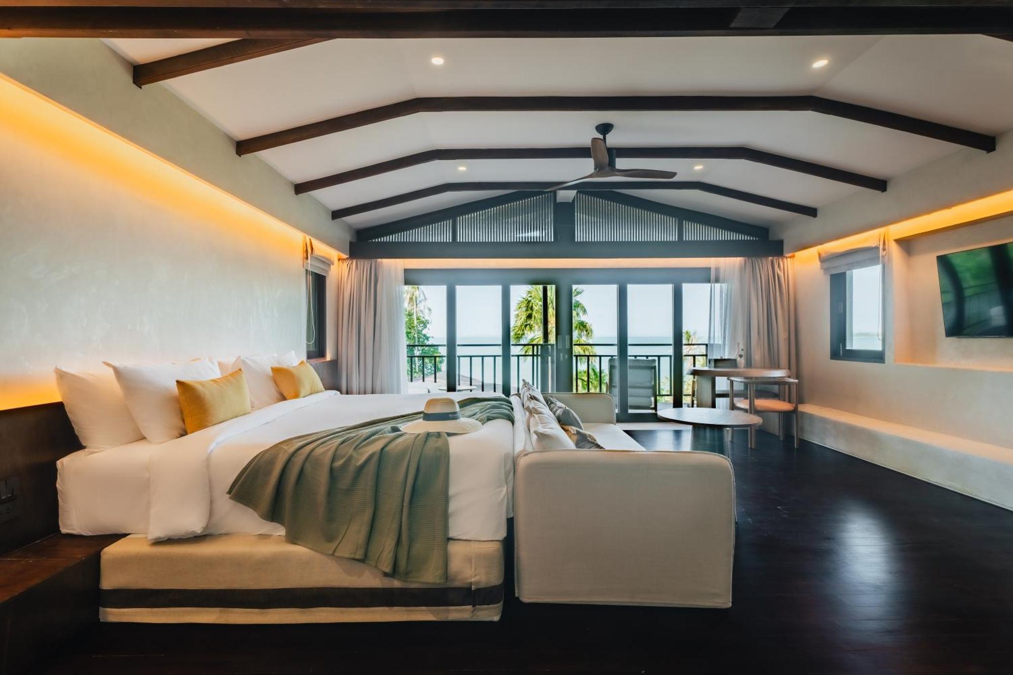 Hotel Barcelo Coconut Island, Phuket Extérieur photo A suite at the hotel