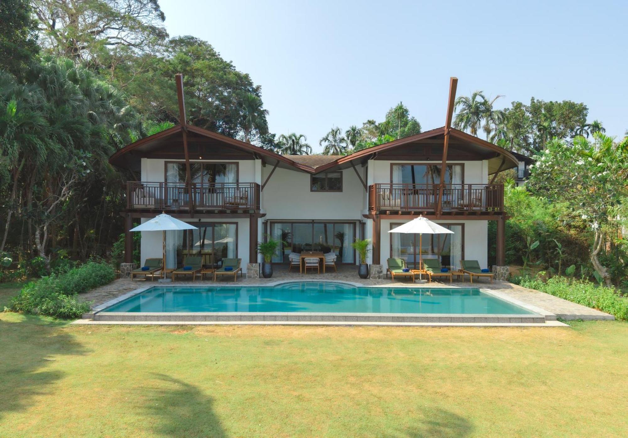 Hotel Barcelo Coconut Island, Phuket Extérieur photo A villa at the resort