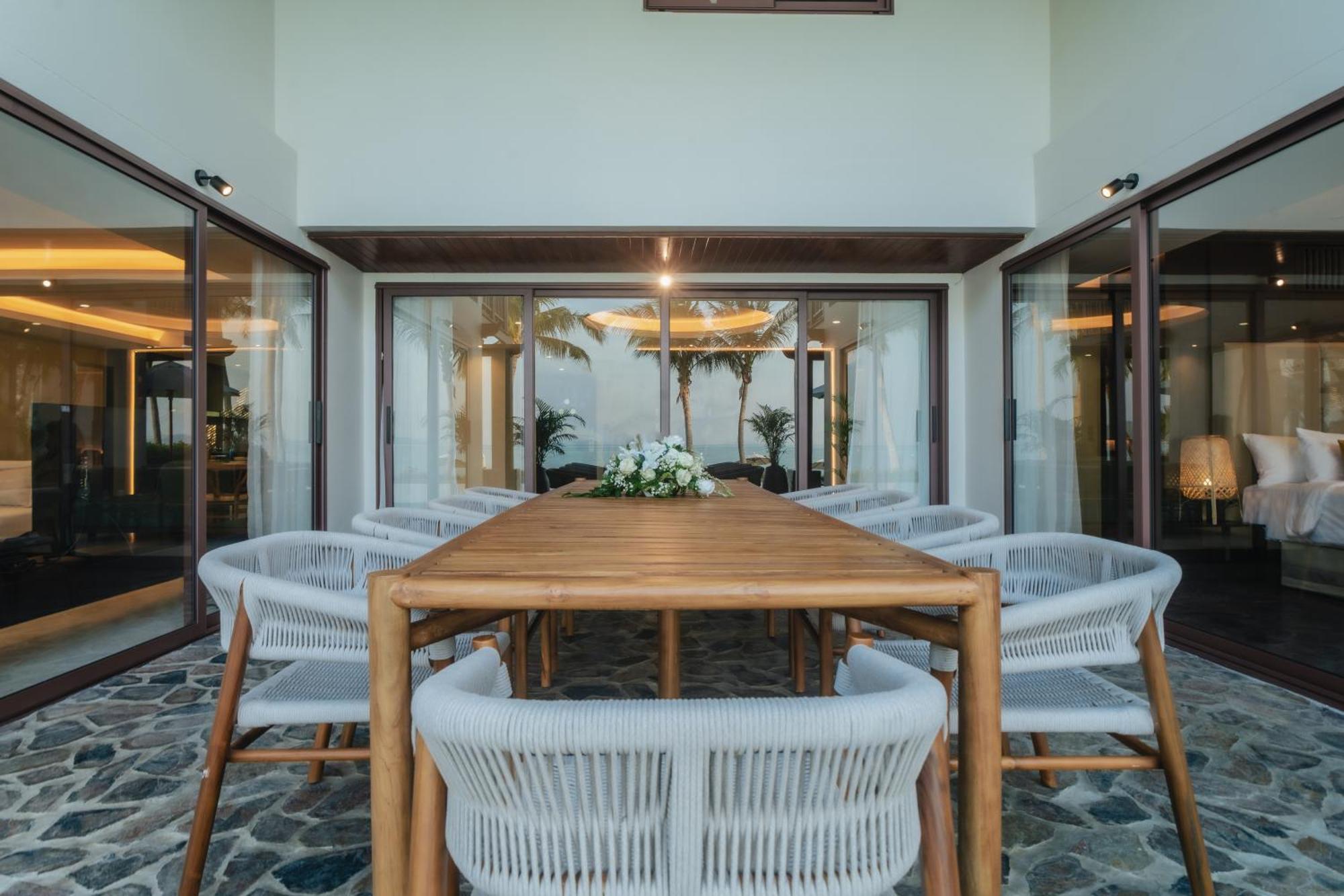 Hotel Barcelo Coconut Island, Phuket Extérieur photo The interior of the hotel