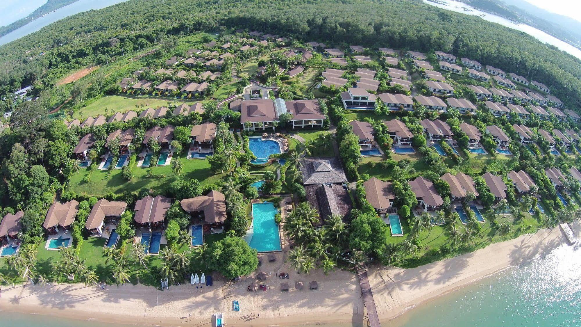 Hotel Barcelo Coconut Island, Phuket Extérieur photo Aerial view of the resort